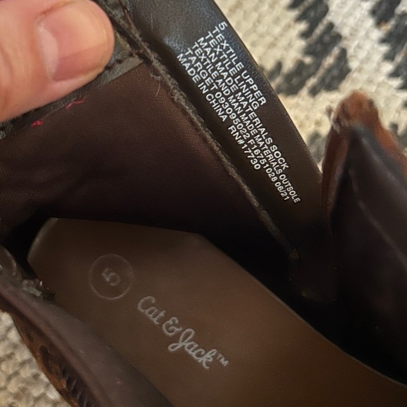 Like new, barely worn Cat & Jack size 5 big kid/youth cheetah side zip boots - Picture 9 of 10